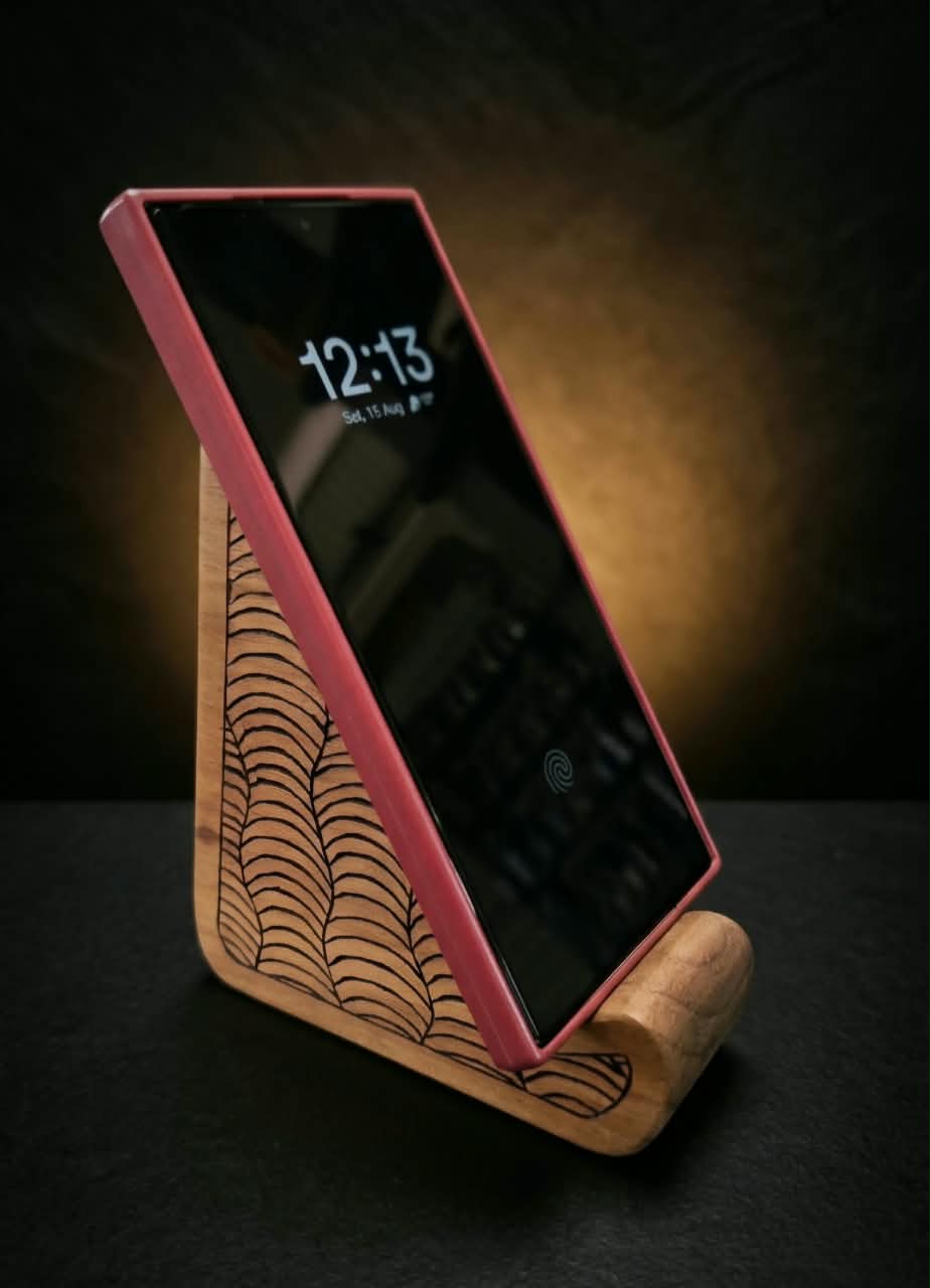 ENGRAVED PHONE STAND